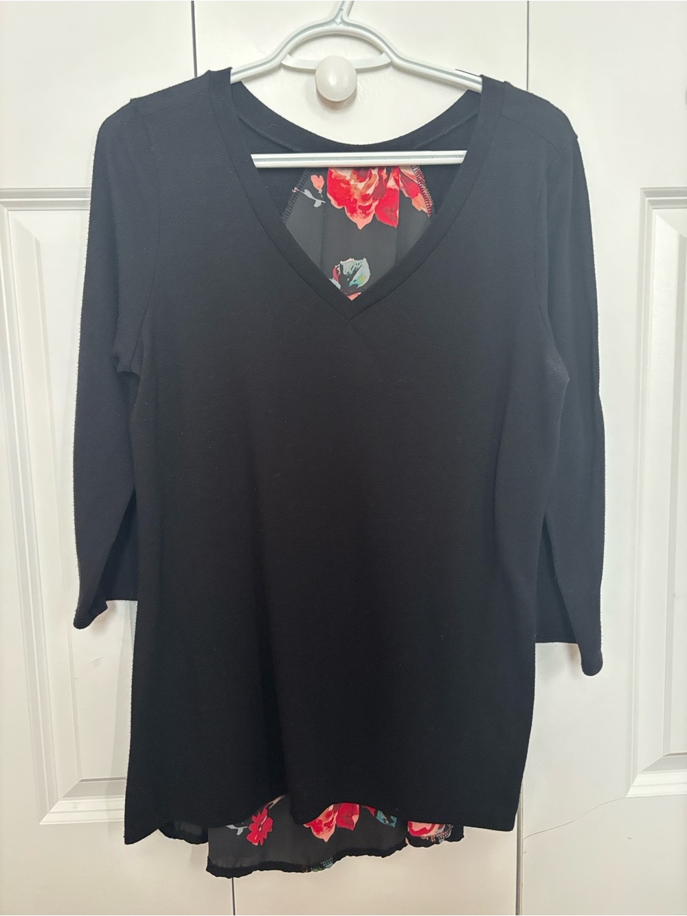 Le Lis Black V-Neck Women's Top with Floral Back Panel Large